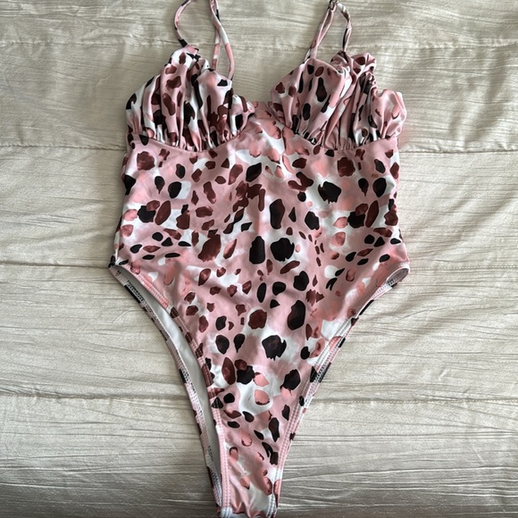 One piece leopard size medium - Picture 2 of 6
